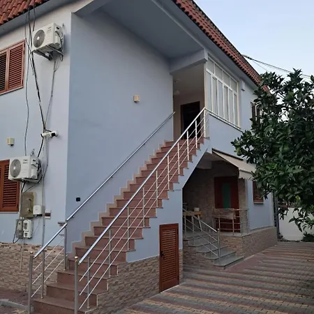 Hostal Vrrini