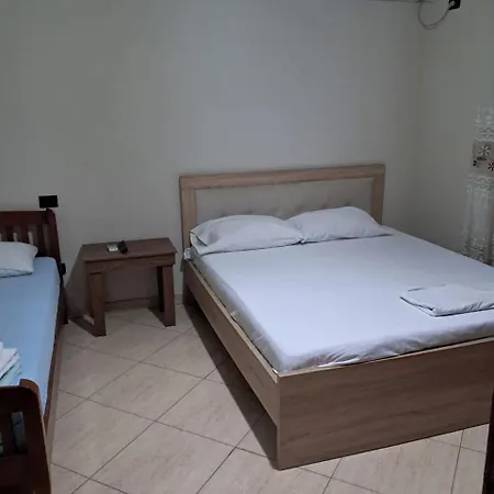 Hostal Vrrini *