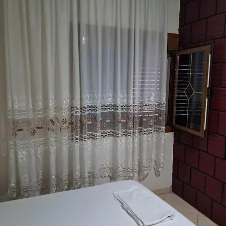 Hostal Vrrini